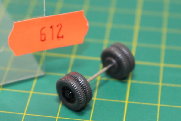 ew612, Wiking 11mm Zwillingsbereifung mit Achse, 6-Loch-Felge, zweiteilig / Ersatzteile Achsen Räder