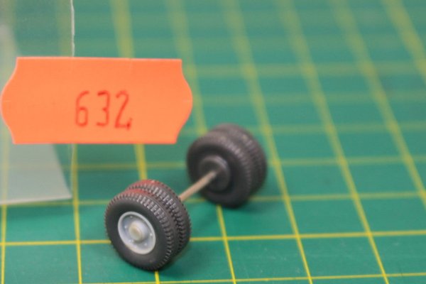 ew632, Wiking 11mm Zwillingsbereifung mit Achse, 6-Loch-Felge, zweiteilig / Ersatzteil Achsen Räder