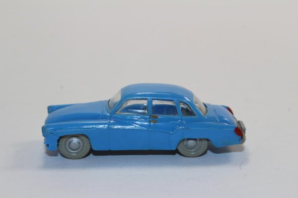 dm1330, Alter Haufe ex. DDR Wartburg 311 Limousine hellblau , noch OK,  1:87 / H0